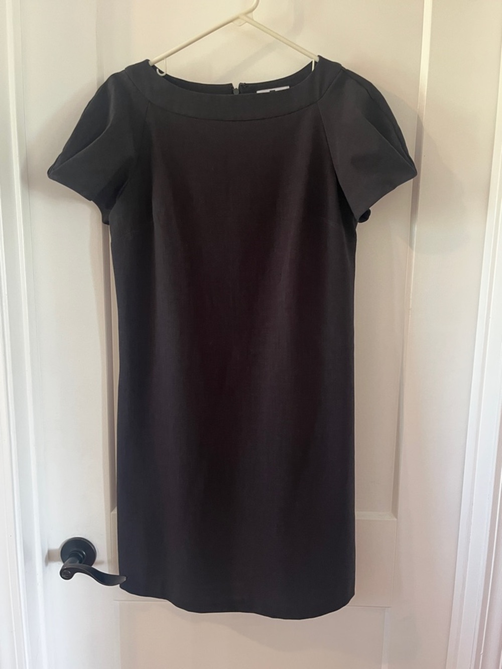 GAP Black Short-Sleeve Knee Length Shift Dress with Pockets